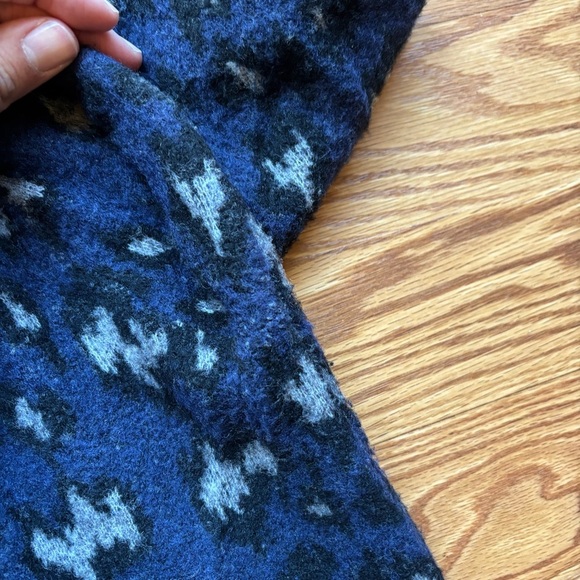 Athleta Hawthorn Textured Crew Sweater Womens Size Small Blue Leopard Print‎ - Picture 14 of 14